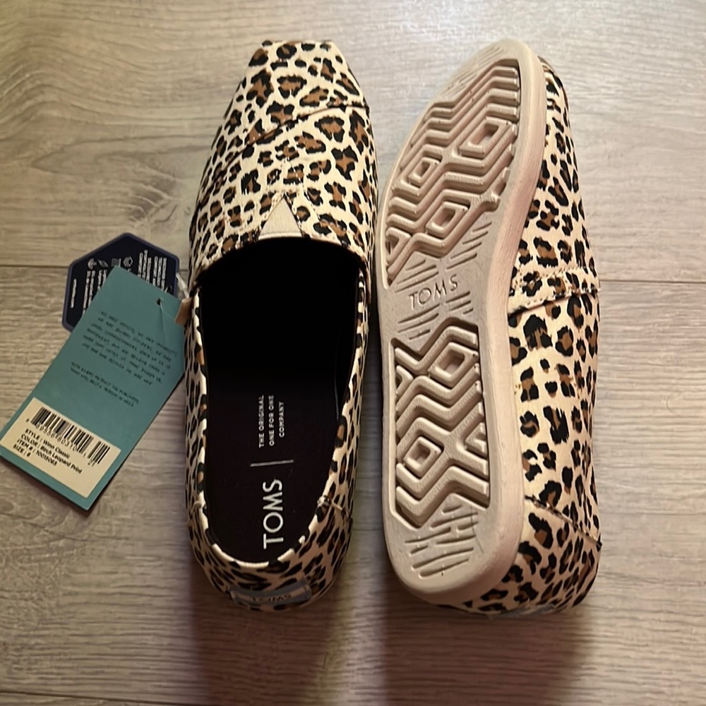 New Toms size 8